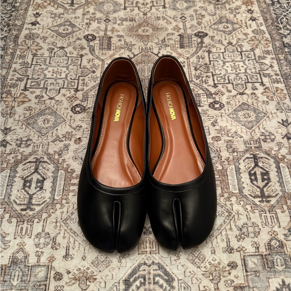 Fashion Nova Classic Black Split-Toe Flats